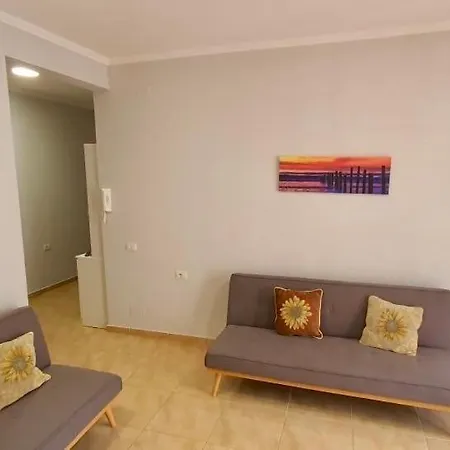 Spacious דירה *